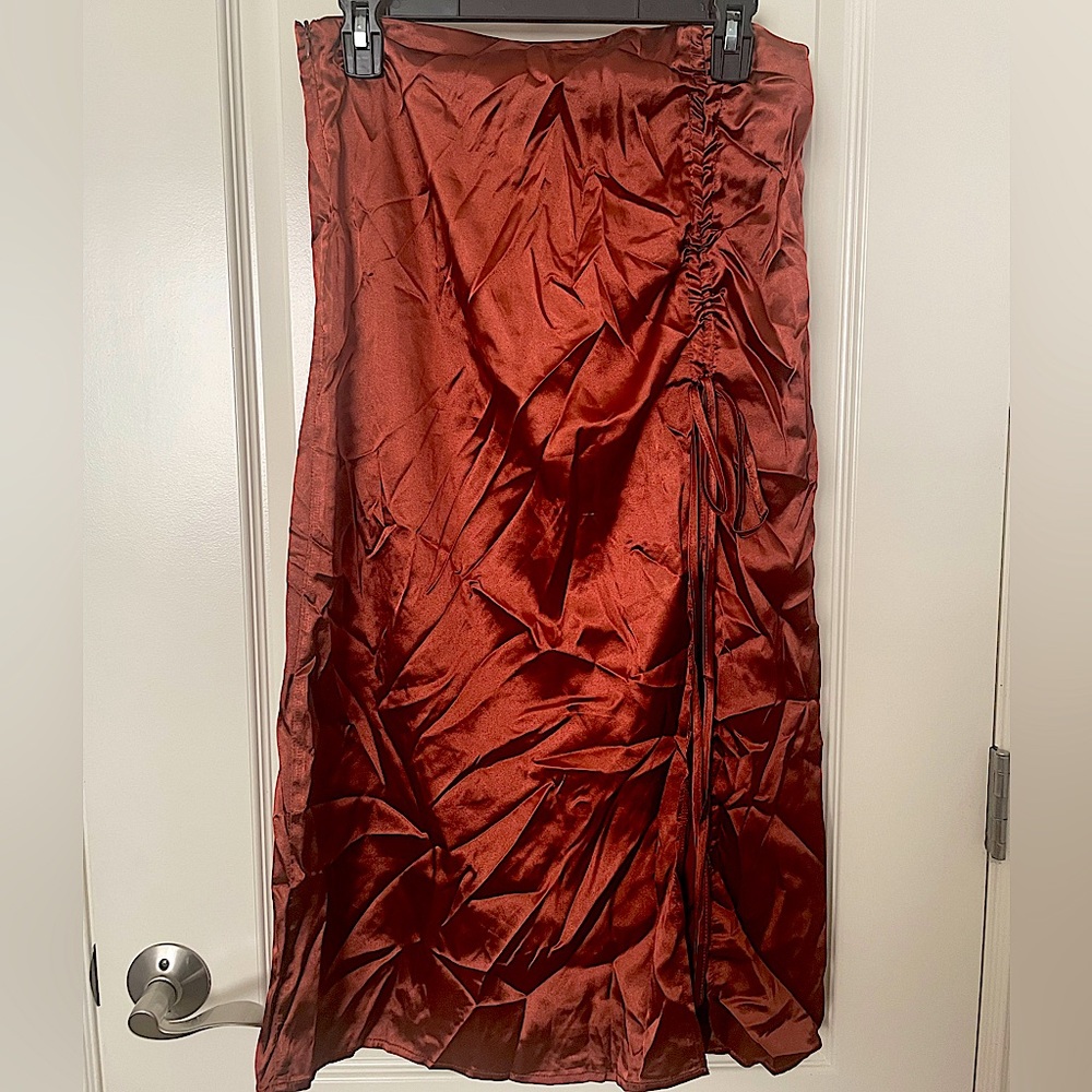 Cinched, midi skirt